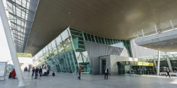 Tensione në Gjirin Persik, TIA ndalon përkohësisht fluturimet për Tel Aviv dhe Dubai, ‘TIA’ pezullon fluturimet drejt Tel Avivit dhe Dubait –