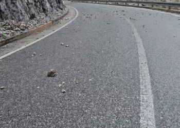 Nis shkatërrimi i shkëmbinjve në malin e Torovicës, prej 8 vitesh rrezikonin jetën e qytetarëve të zonës –