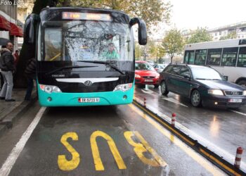 Rritja e çmimit të naftës/ Shoqata e Transportit Qytetas letër Qeverisë, kërkojnë kompensim –