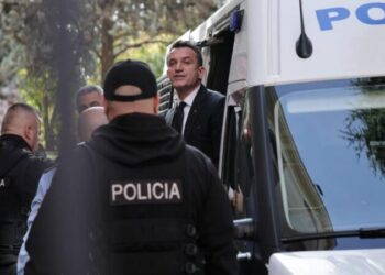 Veliaj përballet me drejtësinë, mbahet seanca e parë e gjyqit –