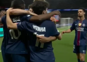 PSG-BAYERN/ 5 gola në pjesën e parë në Paris, francezët marrin avantazhin me penallti –