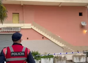 Dhimbje në Vlorë, fëmija 3-vjeçar ndërron jetë pas rënies nga kati i katërt –