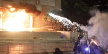 Grupi që u kap me molotovë, del sot para Gjykatës, Prokuroria kërkon arrest me burg me 5 akuza –