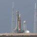 Drejt Hënës!/ NASA nis numërimin mbrapsht, astronautët e Artemis II mbërrijnë në pistën e nisjes –