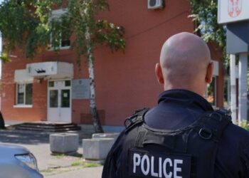 Policia aksion në Veri të Kosovës/ Arrestohen punonjësit e Postës së Serbisë, shpërndanë zarfat e gjykatave serbe –