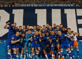 Festë e çmendur, futbollisti i Kombëtares shqiptare feston titullin kampion –