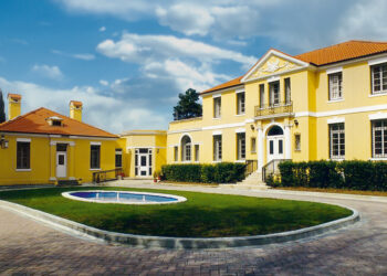 Ambasada Amerikane në Tiranë njofton shtrëngimin e masave për dhënien e vizave: Preken ata që… –