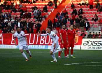 Heshtje në “Arenën e Demave”, Vllaznia e mposht Partizanin dhe ruan kreun –