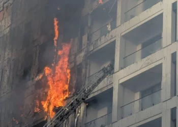 Pallati 12-katësh në flakë, inxhinieri ngre alarmin: “E kishim paralajmëruar” –