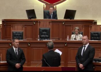 Tension në Kuvend, Boçi përjashtohet nga seanca, PD dhe PL largohen nga salla –