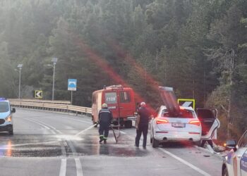 Aksident pranë tunelit të Llogarasë, mjeti përplaset tejpërtej me barrierat metalike, lëndohet drejtuesi 22-vjeçar (EMRI) –
