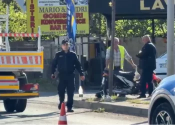 Lezhë–Milot, aksident mes kamionçinës dhe motorit, i plagosuri në spital –