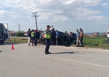 Aksident në aksin Çermë–Lushnjë! Përplasen 3 automjete, një nga drejtuesit mbetet i bllokuar në mjet –