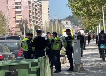 Sërish aksident në vijat e bardha në Vlorë, makina përplas 64-vjeçaren –