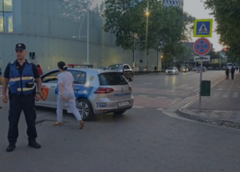 LAJM I FUNDIT/ Alarm për bombë, evakuohet qendra tregtare “Toptani” –