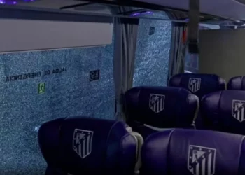 Autobusi u sulmua me gurë pranë Camp Nout, Atletico Madrid kontakton…NASA-n –
