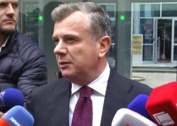 I qëndroj kallëzimit, do përgjigjem për çfarë të më pyesin –