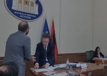 Kërkuan Komisione hetimore për ARRSH-në dhe AKSHI-n, PS rrëzon dy kërkesat e opozitës –