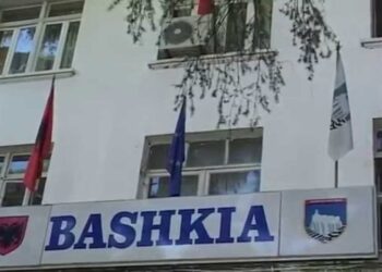 Bashkia Gjirokastër kallëzon autorin e lajmit për HIV/AIDS, vjen reagimi i tij –