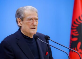 Fshehu pjesëmarrjen në samitin anti-amerikan të organizuar nga Soros –