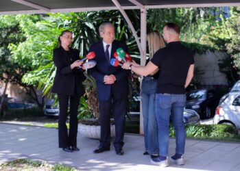 Mashtrimet e Ramës për integrimin kanë marrë fund! Olsi Rama është krye-peshkaqeni i call-centerave –