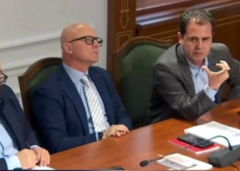 Qeveria të pezullojë taksat mbi karburantin deri… –