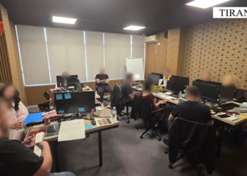 Goditet një tjetër ‘Call Center’ në Tiranë, arrestohen administratorët dhe procedohen operatorët (Emrat) –