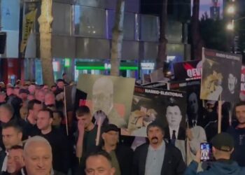 “Karteli narko-elektoral”, opozita kërkon dorëheqjen e qeverisë, ja mesazhet në protestën e PD –