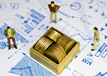 Edhe kapitali po “emigron”, investimet shqiptare jashtë vendit arritën rekord të ri vitin e kaluar –