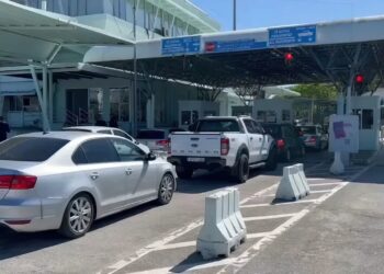 Fluksi i Pashkëve rëndon Kakavijën, kontrollet e reja në palën greke zgjasin pritjen –