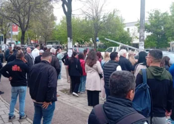 Nga sot reduktohet me 40% transporti publik në të gjithë Shqipërinë, kaos në stacionet e autobusëve –