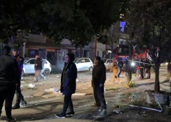 Lezha tronditet nga një shpërthim i fuqishëm, biznese dhe automjete të dëmtuara –