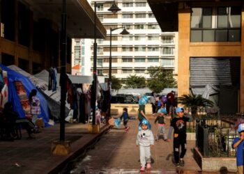 Mijëra libanezë rikthehen në shtëpitë e tyre, ndërsa armëpushimi me Izraelin hyn në fuqi –