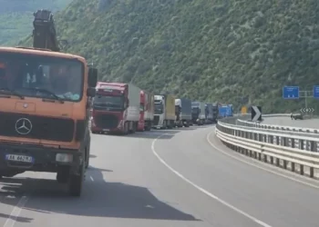 Aksidenti fatal në Librazhd, një humbje jete dhe disa të lënduar mes makinave të bëra ‘copë-copë’ –