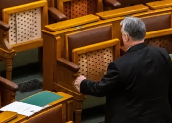 Humbi zgjedhjet në Hungari, Viktor Orban heq dorë edhe nga mandati i tij në parlament –