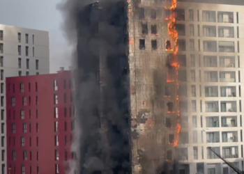 Fasada që digjen, dhe shtet që do fasadën –