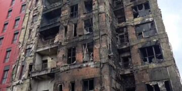 Zjarri te komplelsi “Arlis”, banorët e prekur nënshkruajnë një peticion me 10 kërkesa urgjente –