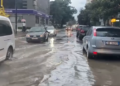 Reshjet e shiut përmbysin Lezhën, vështirësohet qarkullimi i mjeteve dhe i banorëve të qytetit –