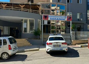 Plagosi me thikë 26-vjeçarin në Sarandë, shpallet në kërkim autori (Emrat) –