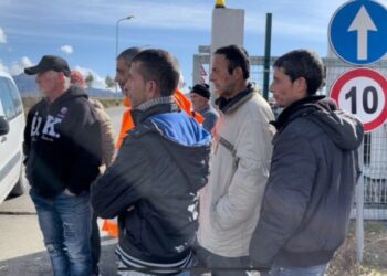 Dy javë pa drita, banorët e Fushmbretit në Elbasan dalin në protestë –