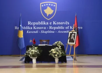 Ndarja nga jeta e akademikut Rexhep Qosja, Kuvendi i Kosovës mban homazhe në nderim të veprës së tij –