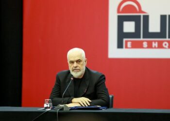 Rama bën akoma fushatë me tapitë, detyrë kryebashkiakëve për legalizimet –
