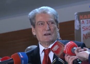 U goditën qëllimisht drejtuesit e lartë të PD-së, Boçi dhe Balliu në spital –