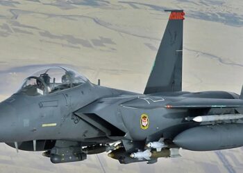 Amerikanët dhe iranianët në garë për të gjetur pilotin e zhdukur të F-15 –