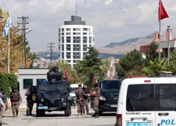 Sulm me armë pranë konsullatës izraelite në Stamboll, vriten agresorët, dy policë të plagosur –