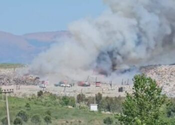 Zjarr masiv në landfillin e Bushatit! Flakët përfshijnë venddepozitimin e mbetjeve –