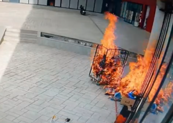 Dalin pamjet, si nisi zjarri që shkrumboi pallatin te kompleksi “Arlis” në Tiranë (Video) –