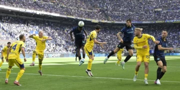 Barazim në fushë, spektakël në tribuna, festa vazhdoi në fushë dhe në rrugët e Milanos –