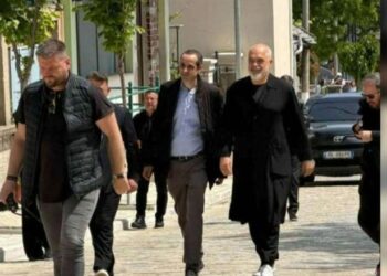 Rama në muaj mjalti me Greqinë, pas takimit me Mitsotakis, drekon me të nipin e tij –