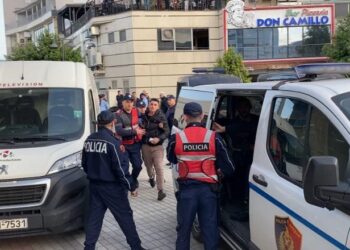 Përleshja e tifozëve në ‘Elbasan Arena’, dhjetë tifozë të KF Tiranës shoqërohen në polici –
